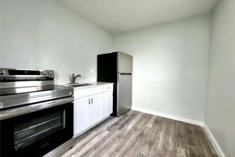House in Hallandale Beach, Florida 2 bedrooms № 1996974 - photo 6