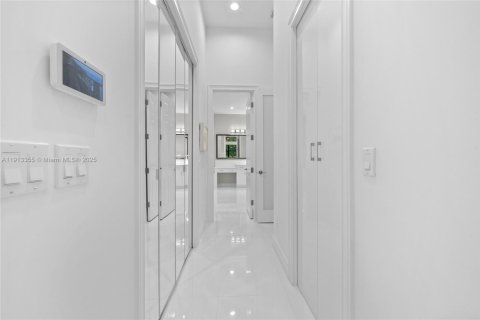 House in Delray Beach, Florida 3 bedrooms, 228.54 sq.m. № 1969682 - photo 17