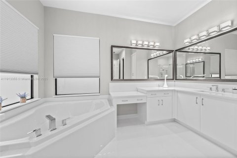 House in Delray Beach, Florida 3 bedrooms, 228.54 sq.m. № 1969682 - photo 21