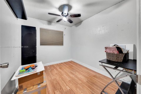 House in Miami Gardens, Florida 3 bedrooms, 85.47 sq.m. № 1892009 - photo 8