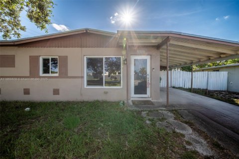 House in Miami Gardens, Florida 3 bedrooms, 85.47 sq.m. № 1892009 - photo 2