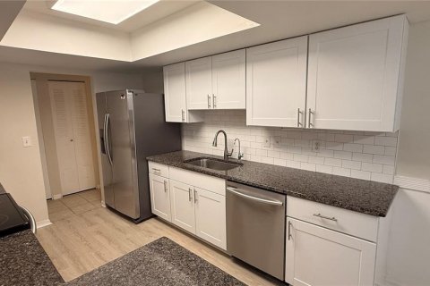 Copropriété à louer à Sun City Center, Floride: 2 chambres, 117.43 m2 № 2406767 - photo 4