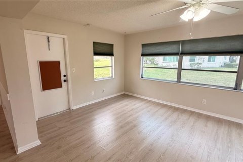 Copropriété à louer à Sun City Center, Floride: 2 chambres, 117.43 m2 № 2406767 - photo 11