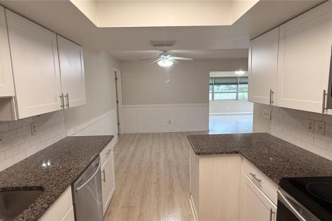 Copropriété à louer à Sun City Center, Floride: 2 chambres, 117.43 m2 № 2406767 - photo 6