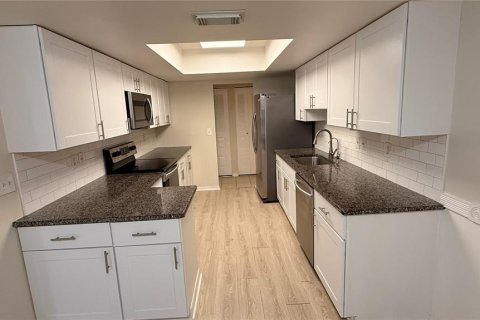 Copropriété à louer à Sun City Center, Floride: 2 chambres, 117.43 m2 № 2406767 - photo 3