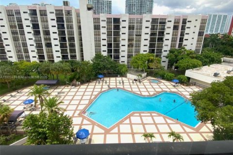 Condo in Sunny Isles Beach, Florida, 1 bedroom  № 1788905 - photo 19