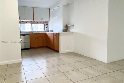 Condo in Sunny Isles Beach, Florida, 1 bedroom  № 1788905 - photo 12