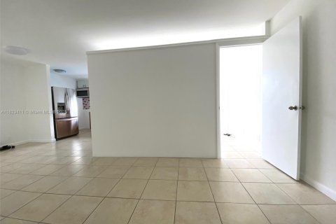 Condo in Sunny Isles Beach, Florida, 1 bedroom  № 1788905 - photo 8
