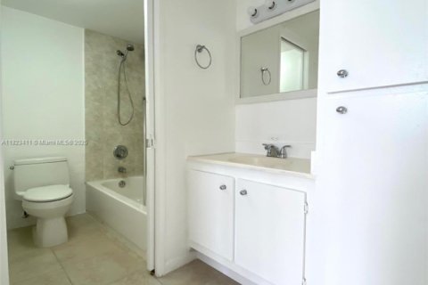Condo in Sunny Isles Beach, Florida, 1 bedroom  № 1788905 - photo 16