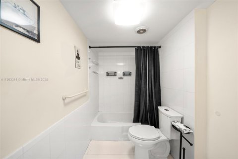 Copropriété à louer à Miami Shores, Floride: 2 chambres, 136.1 m2 № 1954733 - photo 11
