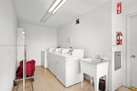 Copropriété à louer à Miami Shores, Floride: 2 chambres, 136.1 m2 № 1954733 - photo 20