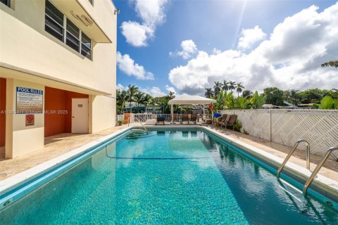 Copropriété à louer à Miami Shores, Floride: 2 chambres, 136.1 m2 № 1954733 - photo 17