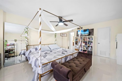 Copropriété à louer à Miami Shores, Floride: 2 chambres, 136.1 m2 № 1954733 - photo 13