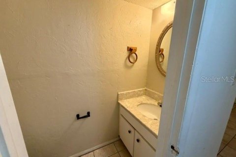 Touwnhouse à vendre à Sarasota, Floride: 2 chambres, 86.96 m2 № 2233383 - photo 9
