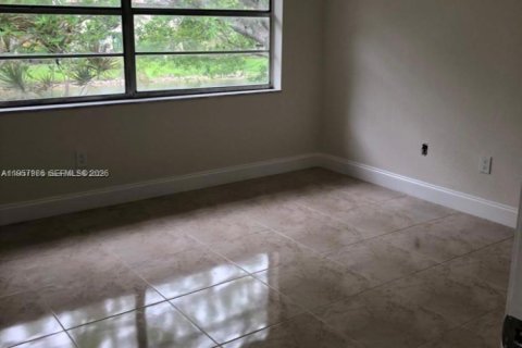 Touwnhouse à louer à Miami, Floride: 3 chambres, 128.02 m2 № 2020811 - photo 6