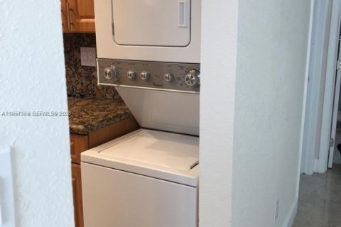 Touwnhouse à louer à Miami, Floride: 3 chambres, 128.02 m2 № 2020811 - photo 8