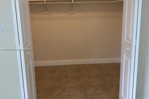 Touwnhouse à louer à Miami, Floride: 3 chambres, 128.02 m2 № 2020811 - photo 5