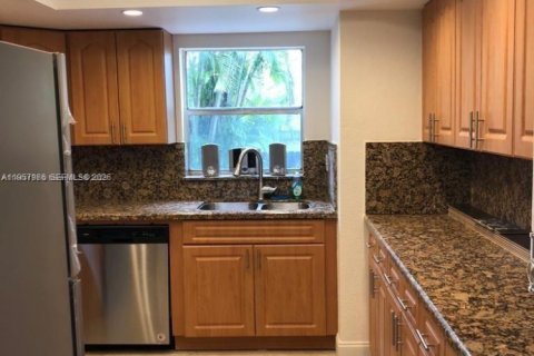 Touwnhouse à louer à Miami, Floride: 3 chambres, 128.02 m2 № 2020811 - photo 2