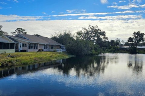 Casa en venta en New Smyrna Beach, Florida, 2 dormitorios, 117.99 m2 № 1548979 - foto 1