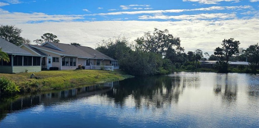 Casa en New Smyrna Beach, Florida 2 dormitorios, 117.99 m2 № 1548979