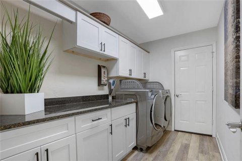 House in Gainesville, Florida 5 bedrooms, 273.69 sq.m. № 1851479 - photo 29