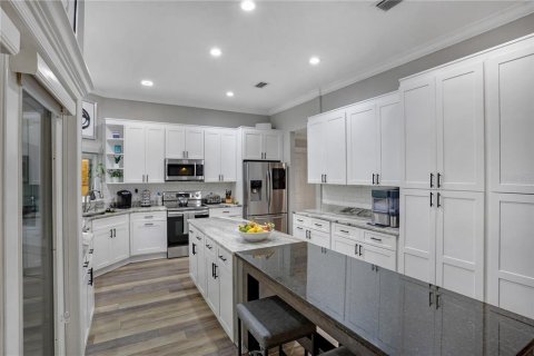 House in Gainesville, Florida 5 bedrooms, 273.69 sq.m. № 1851479 - photo 5