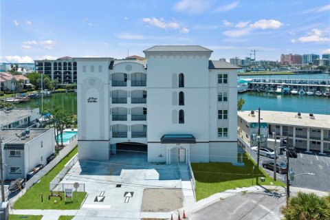 Купить кондоминиум в Клируотер, Флорида 8 комнат, 256.41м2, № 731219 - фото 1