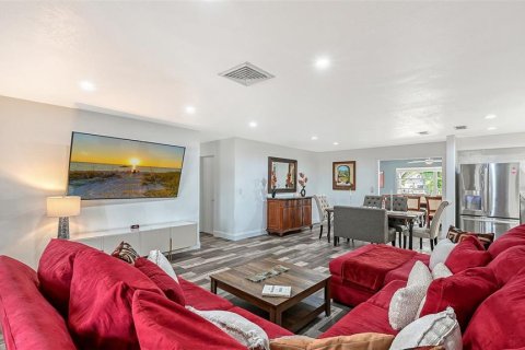 Купить виллу или дом в Сарасота, Флорида 7 комнат, 146.6м2, № 2217002 - фото 9