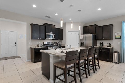 House in Davenport, Florida 5 bedrooms, 258.64 sq.m. № 1916416 - photo 11