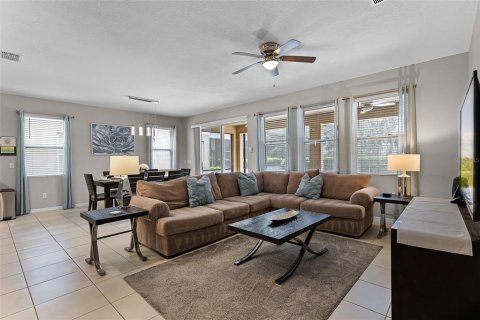 House in Davenport, Florida 5 bedrooms, 258.64 sq.m. № 1916416 - photo 7