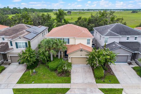 House in Davenport, Florida 5 bedrooms, 258.64 sq.m. № 1916416 - photo 1