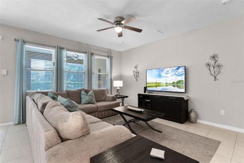 House in Davenport, Florida 5 bedrooms, 258.64 sq.m. № 1916416 - photo 8