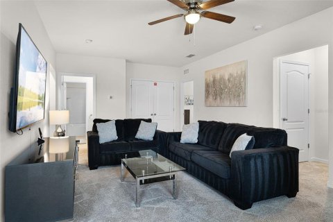 House in Davenport, Florida 5 bedrooms, 258.64 sq.m. № 1916416 - photo 19