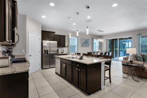 House in Davenport, Florida 5 bedrooms, 258.64 sq.m. № 1916416 - photo 10