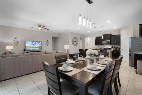 House in Davenport, Florida 5 bedrooms, 258.64 sq.m. № 1916416 - photo 6