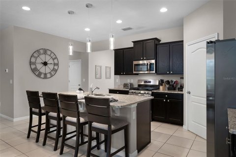 House in Davenport, Florida 5 bedrooms, 258.64 sq.m. № 1916416 - photo 13