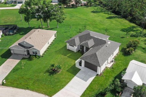 House in Punta Gorda, Florida 3 bedrooms, 172.43 sq.m. № 1847747 - photo 29