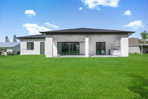 House in Punta Gorda, Florida 3 bedrooms, 172.43 sq.m. № 1847747 - photo 2