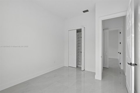 House in Punta Gorda, Florida 3 bedrooms, 172.43 sq.m. № 1847747 - photo 20