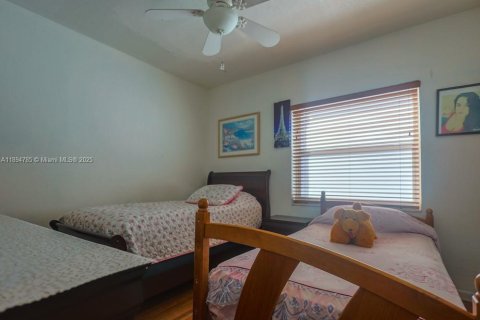 House in Hialeah, Florida 4 bedrooms, 163.88 sq.m. № 1949255 - photo 22