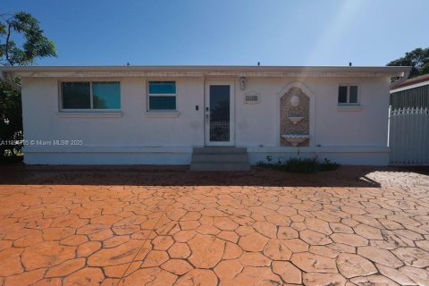House in Hialeah, Florida 4 bedrooms, 163.88 sq.m. № 1949255 - photo 7