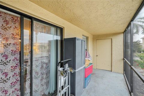 Condo in Fort Myers, Florida, 2 bedrooms  № 1685246 - photo 15