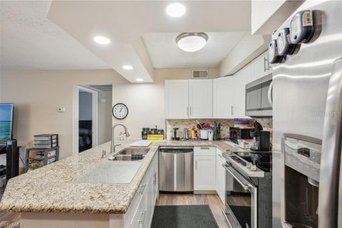 Condo in Fort Myers, Florida, 2 bedrooms  № 1685246 - photo 7