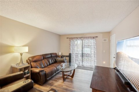 Condo in Fort Myers, Florida, 2 bedrooms  № 1685246 - photo 3