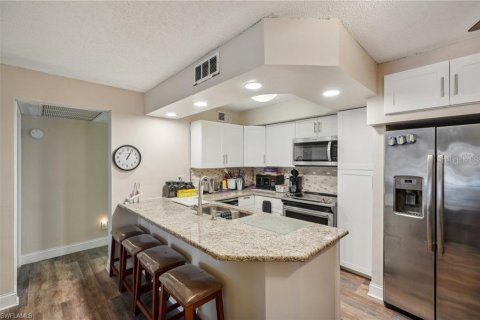 Condo in Fort Myers, Florida, 2 bedrooms  № 1685246 - photo 6