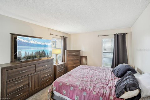 Condo in Fort Myers, Florida, 2 bedrooms  № 1685246 - photo 11