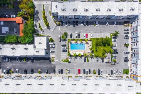 Снять в аренду кондоминиум в Майами, Флорида 2 спальни, 118.26м2, № 1964893 - фото 17