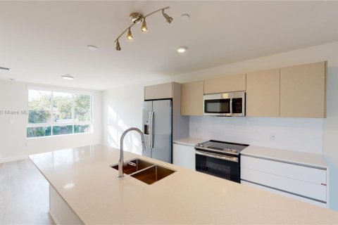 Снять в аренду кондоминиум в Майами, Флорида 2 спальни, 118.26м2, № 1964893 - фото 1