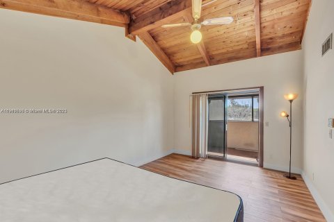 Снять в аренду таунхаус в Дания-Бич, Флорида 2 спальни, 120.03м2, № 1967526 - фото 5