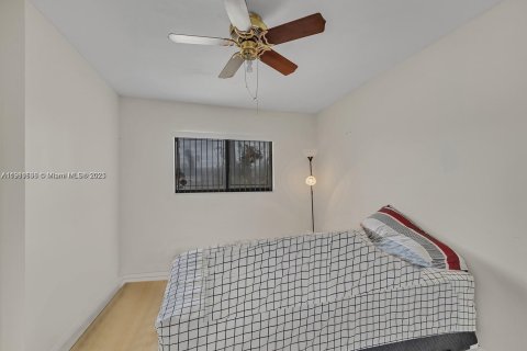 Снять в аренду таунхаус в Дания-Бич, Флорида 2 спальни, 120.03м2, № 1967526 - фото 13